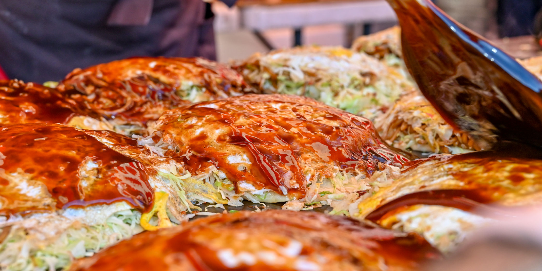 屋台でお好み焼き作り